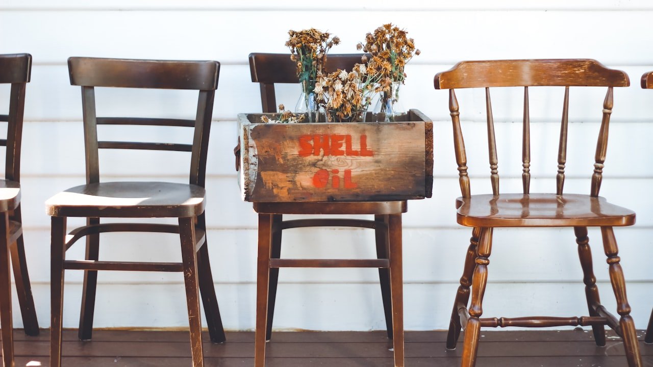 What are the types of dining chairs?