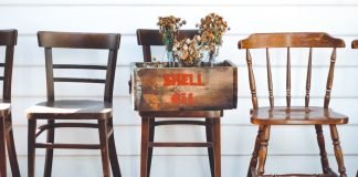 What are the types of dining chairs?